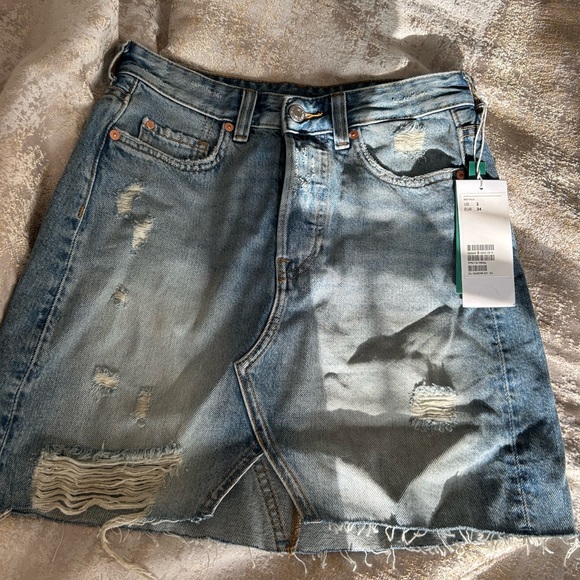H&M denim ripped skirt - Picture 1 of 4